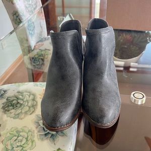 Grey toned ankle booties